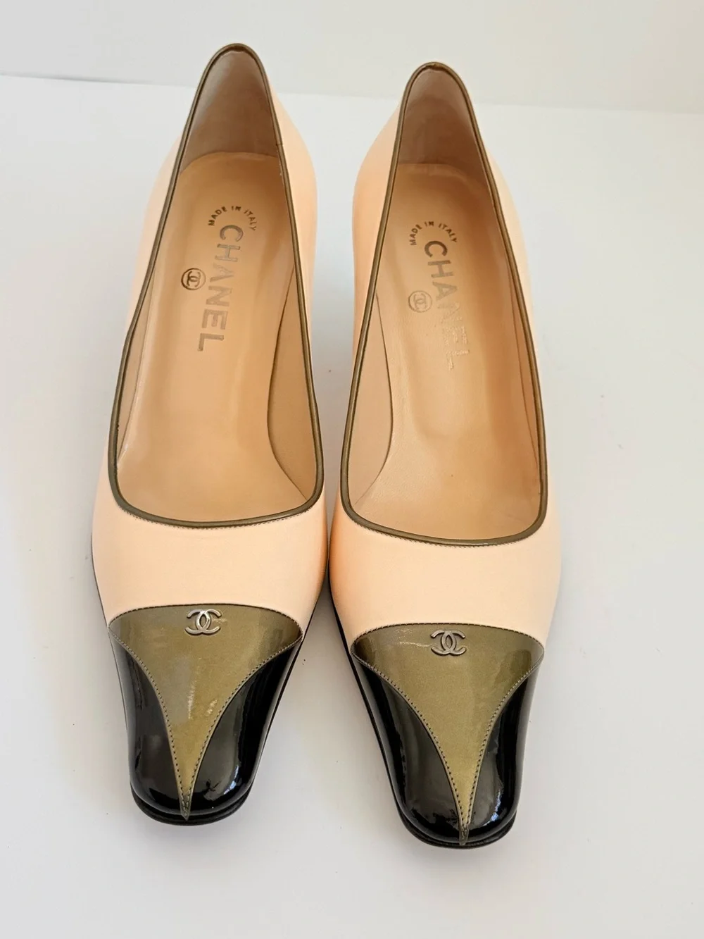 CHANEL 02C Cruise 2002 Classic Cap Toe Pumps 38.5 C1841 Light Pink Black patent